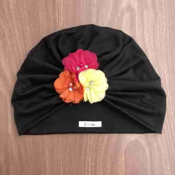 Turbante Negro con 3 Flores Fucsia Amarillo y Anaranjado scaled