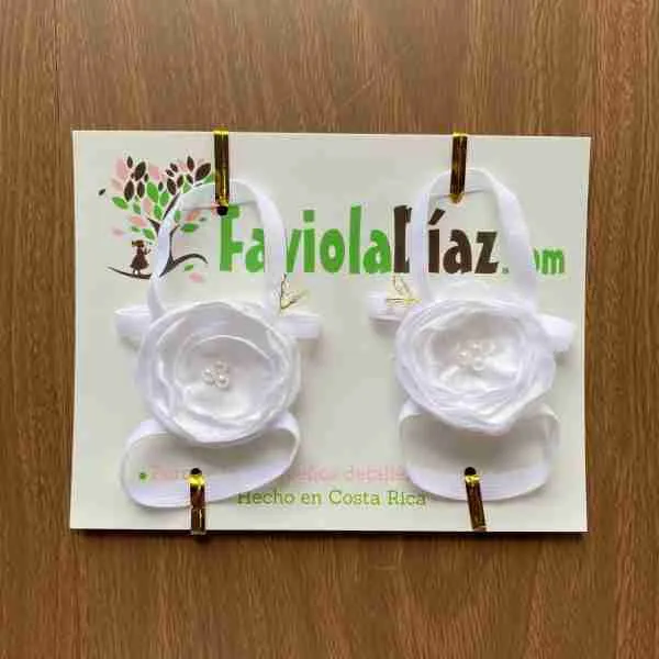 Sandalias Pie Descalzo Blancas con Flores Claribel scaled