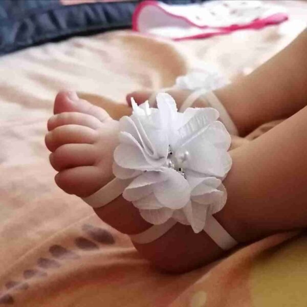 sandalias pie descalzo blancas con flor